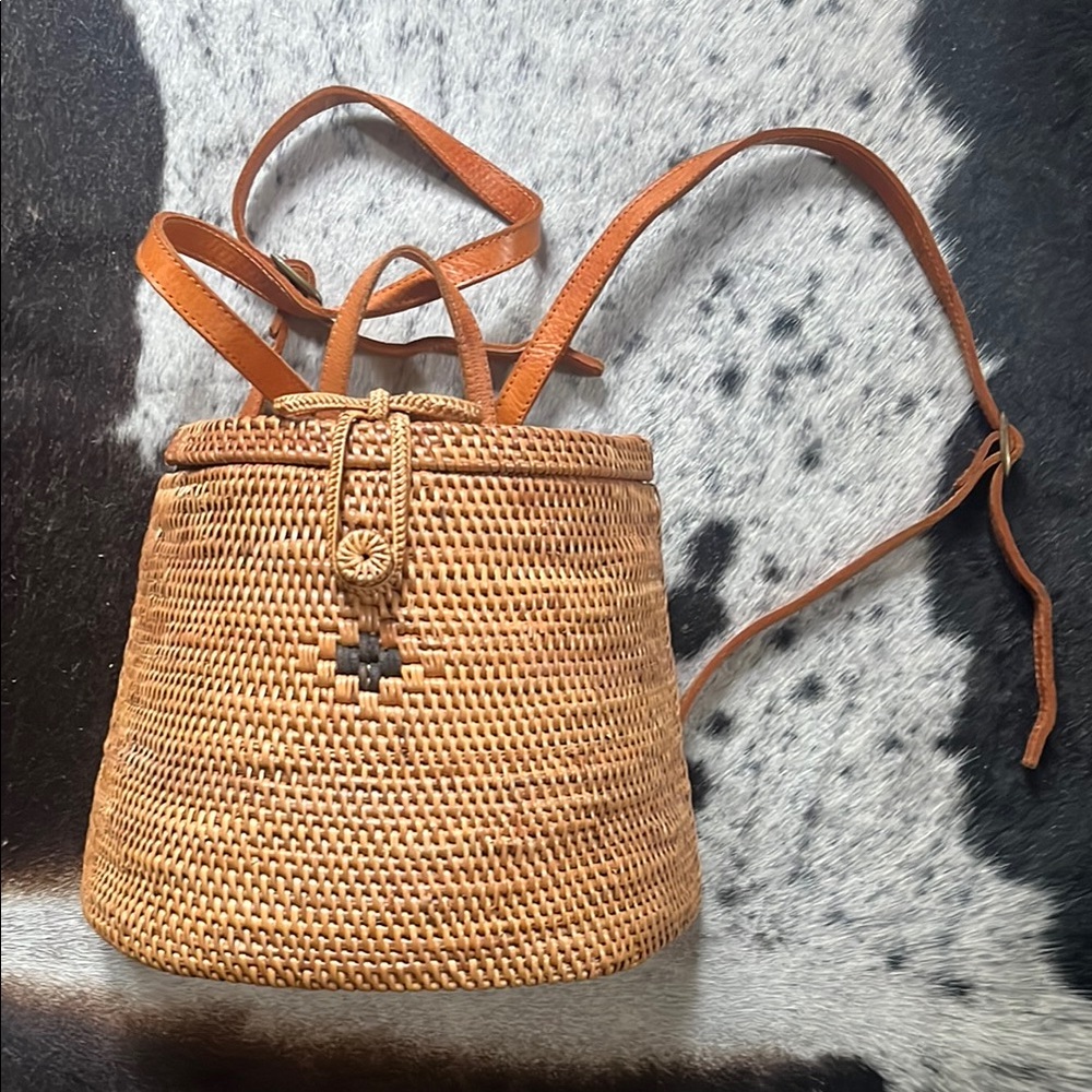 Brown Crossbody Bag with Woven Rattan Material and Adjustable Straps